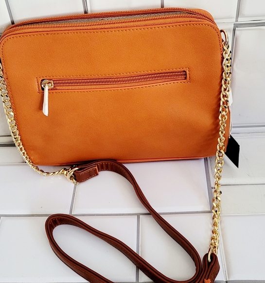 NWOT AND 100% Vegan Small Crossbody Purse with Gold Chain Strap Detail - Picture 7 of 9
